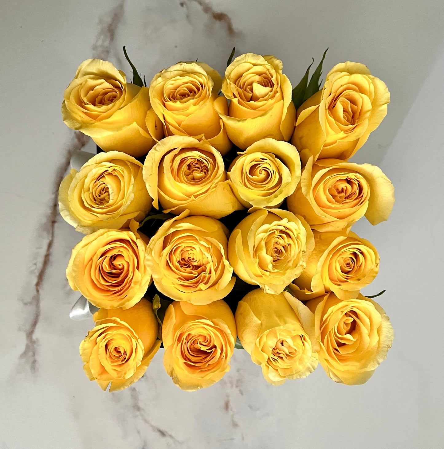 Caja rosas amarillas