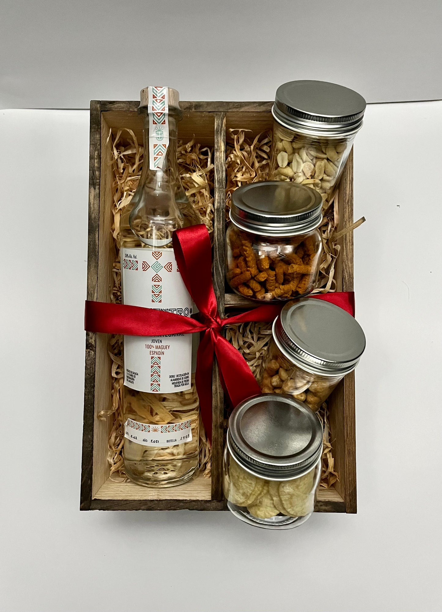 Caja con mezcal + botana saladas