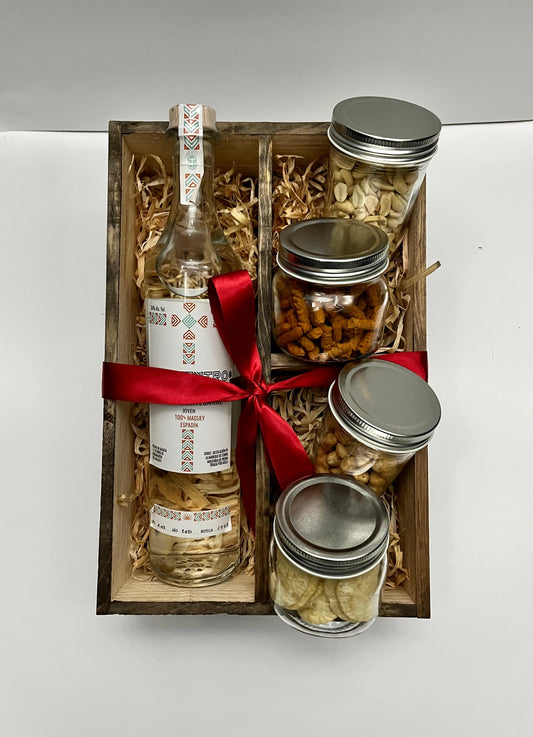Caja con mezcal + botana saladas