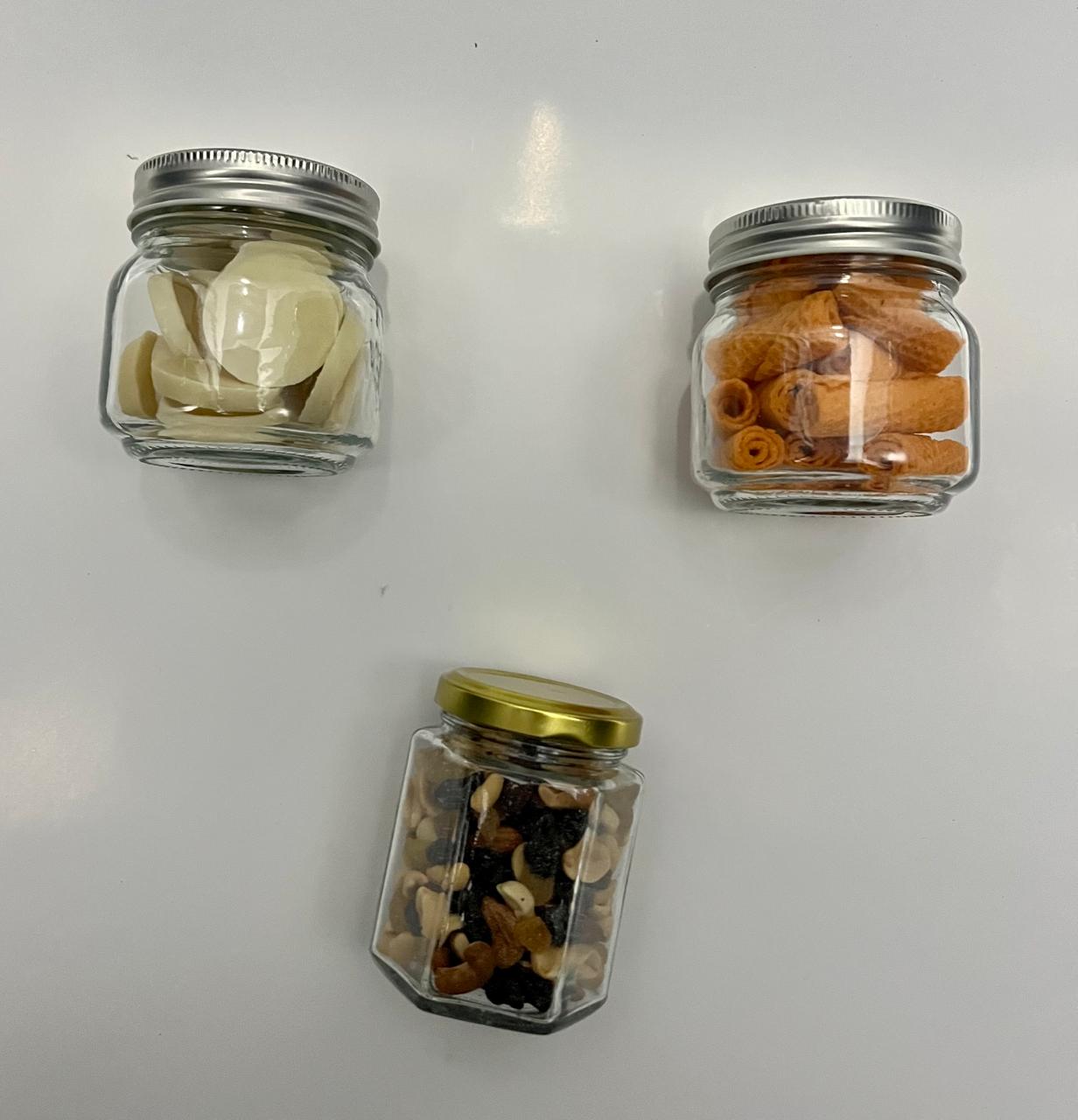 Caja con whisky + chocolates galletas y mix de nueces