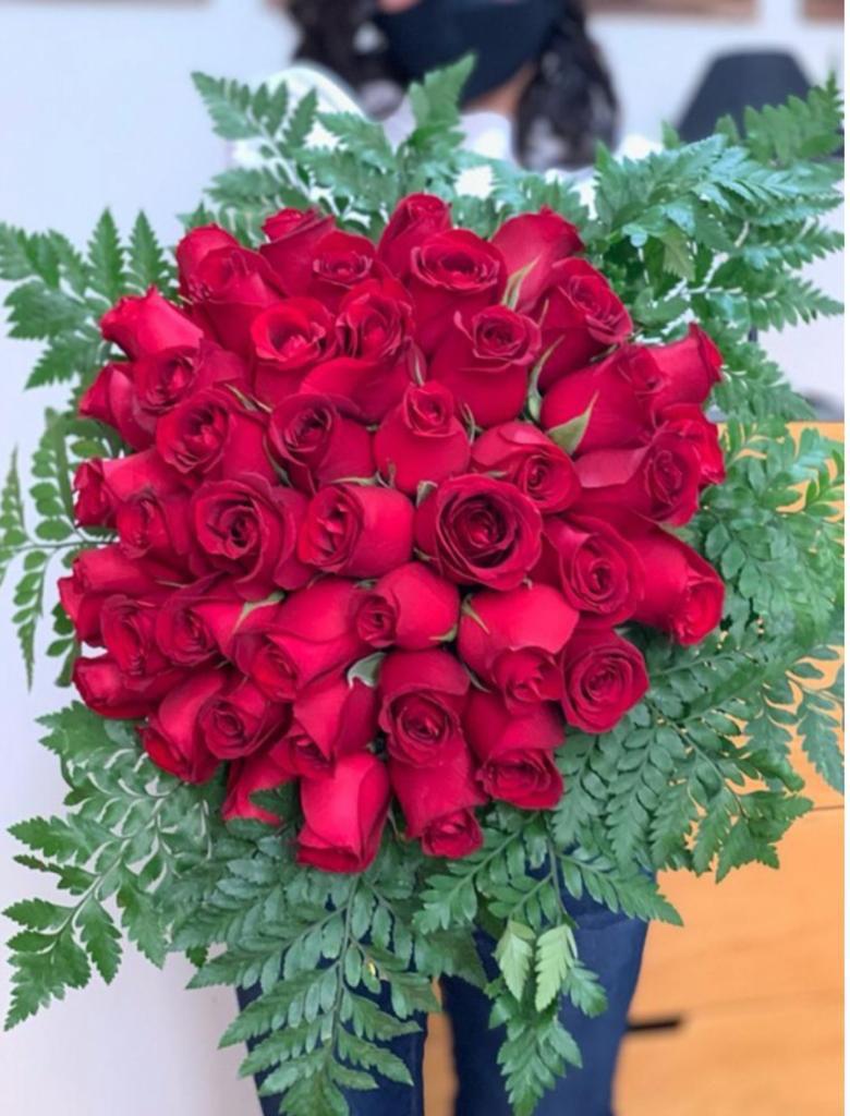 Arreglo rosas rojas