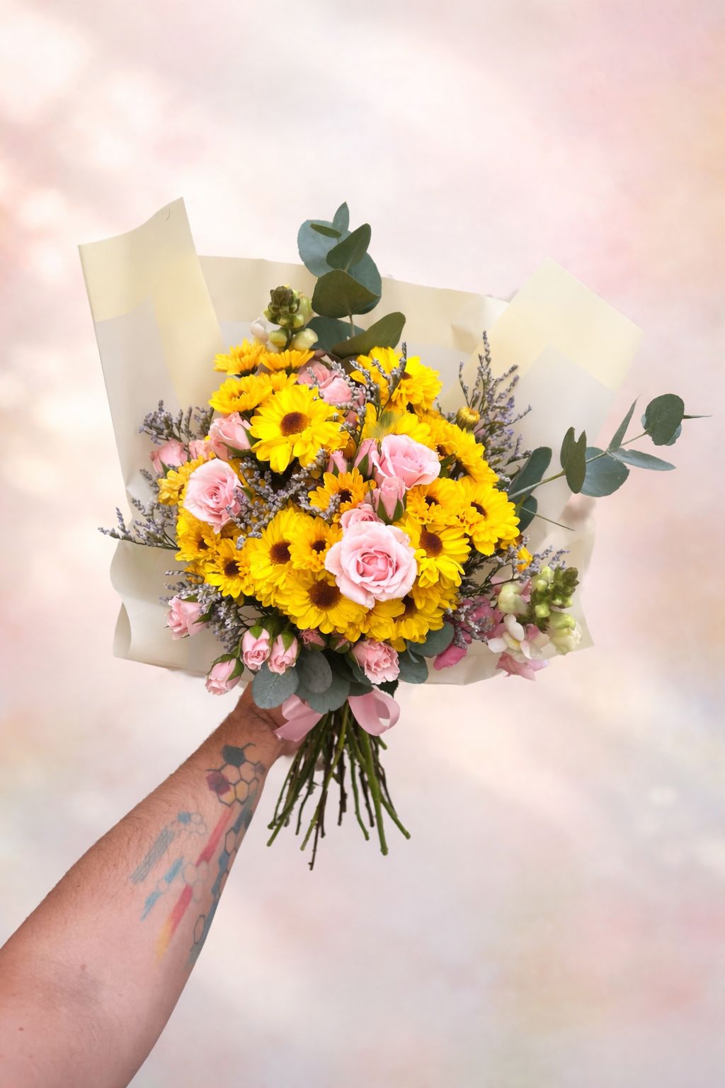 Ramo Sueño Amarillo – Mini Rosas Rosas y Flores Amarillas