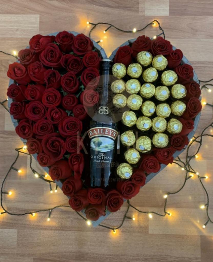 Caja corazón rosas, chocolates y baileys