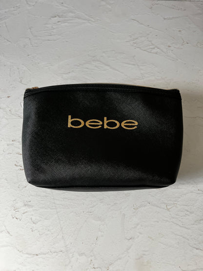 Cosmetiquera Bebe Negra Logo Dorado
