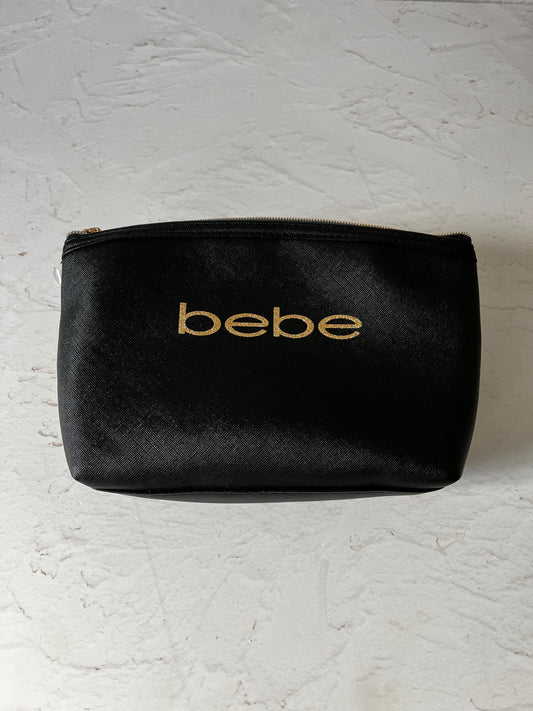 Cosmetiquera Bebe Negra Logo Dorado