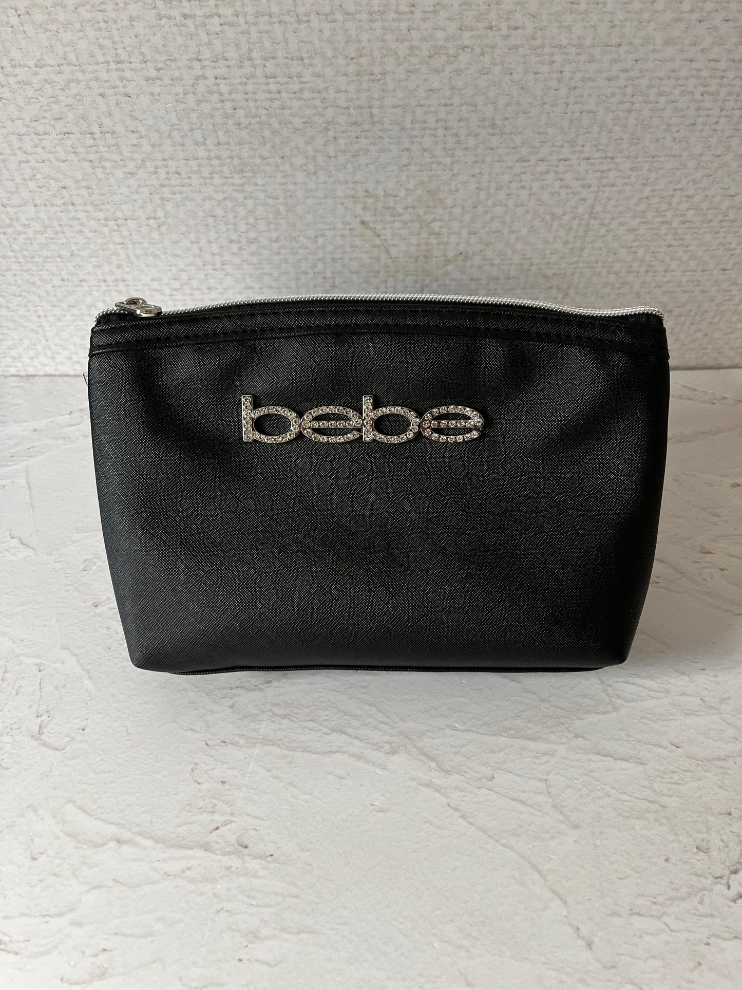 Cosmetiquera Bebe Negra Logo Plata
