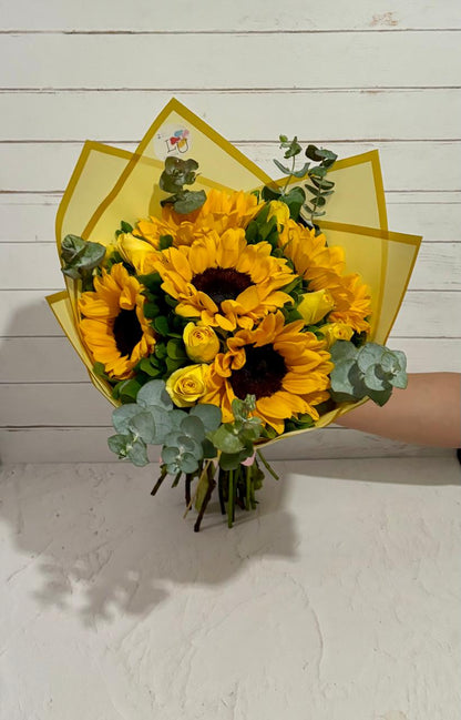 Ramo girasoles rosas amarillas